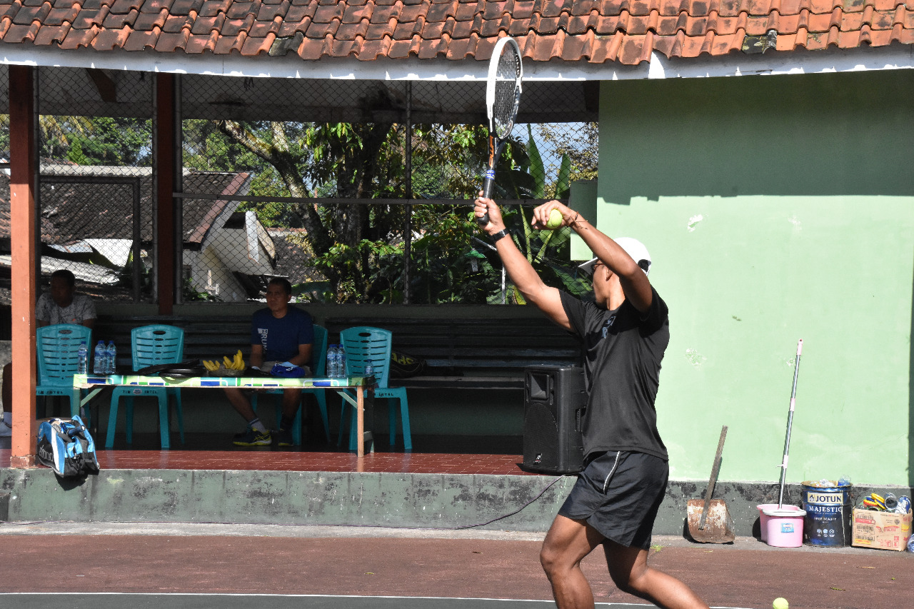 Jaga Kebugaran Tubuh, Danrem 073/MKT Laksanakan Olahraga Tenis Lapangan
